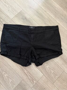 torrid size 26 Black Low-Rise Everyday cuffed Shorts